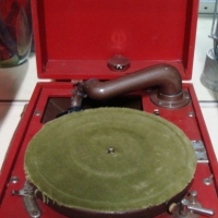 C 1930s retro red Goldburg portable gramophone - Sold for $61 - 2015