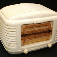 1930's  cream Bakelite AWA Astor Mickey Valve radio - Sold for $183