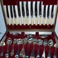 Vintage Staffordshire canteen of cutlery - Sold for $85 - 2015