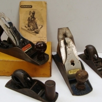 Group lot vintage wood planes incl Boxed Bailey Stanley No 4, 2 x Stanley 120 & Record No 4 - Sold for $98 - 2015
