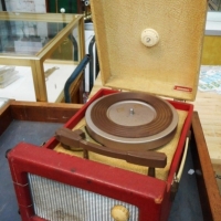Retro 1950s red & white case CHENEY portable record player - Sold for $30 - 2015