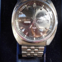 Boxed, gent's Seiko automatic date wrist watch - Sold for $27 - 2015