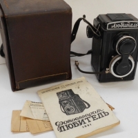 Box lot vintage Cameras - 2 x Bakelite Kodak including Baby Brownie special 2 x Vintage Kodak bellows camera, Brownie and Kodak special - Sold for $30 - 2015