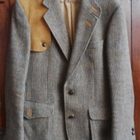Vintage GENTS Harris Tweed HUNTING JACKET - Tan Leather Shoulder patch, arm patches & other highlights - Original Selfridges Label, medium size & in F - Sold for $61 - 2016