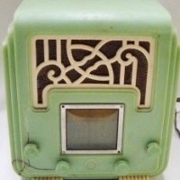 1937 AWA THE FISK Bakelite mantle RADIO - Model 33A - Lime Green  Bakelite  - 33cm high (damage to case) - sold for  $9480 (Archives)